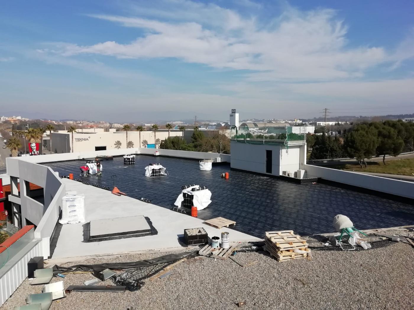 Bituminous roof installation for Barnasfalt